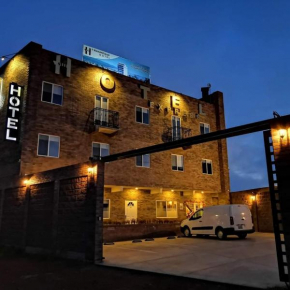 HOTEL 9 MANANTIALES EXPRESS